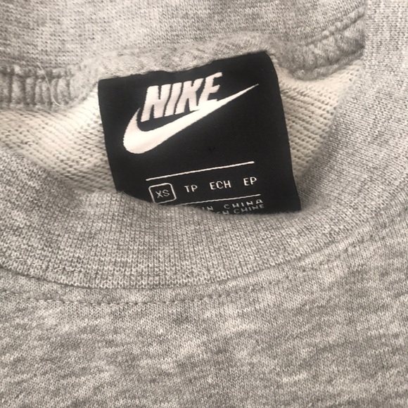 Nike Crop Pullover - Picture 2 of 3